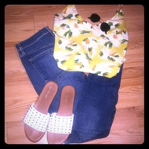 Banana Republic Sleeveless blouse